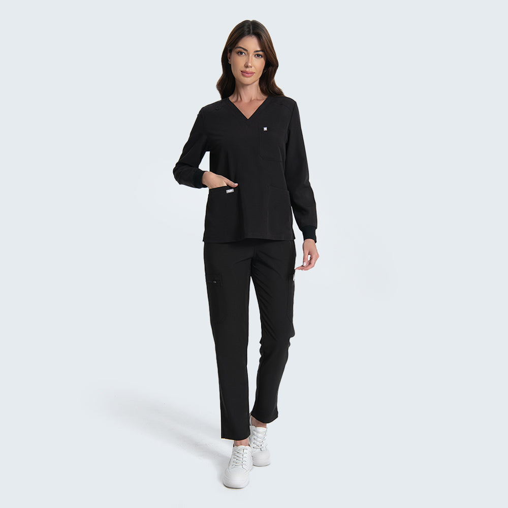 Women’s scrub set for long shifts