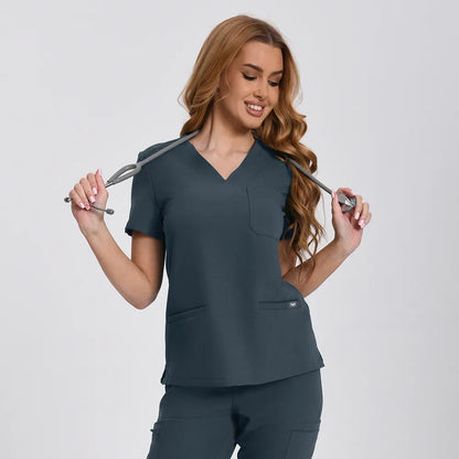 Blusas médicas esenciales de tres bolsillos KungfuScrubs