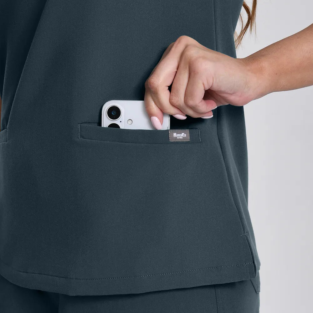 Blusas médicas esenciales de tres bolsillos KungfuScrubs