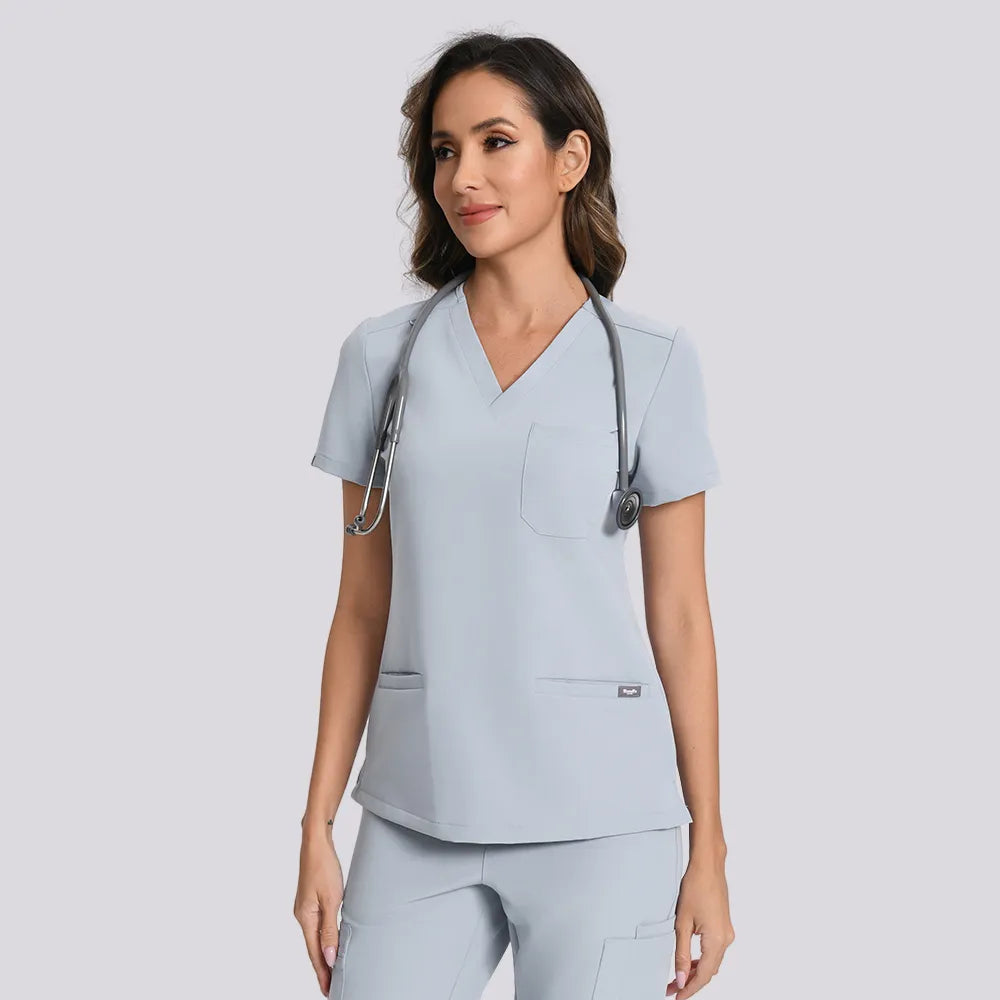 Blusas médicas esenciales de tres bolsillos KungfuScrubs