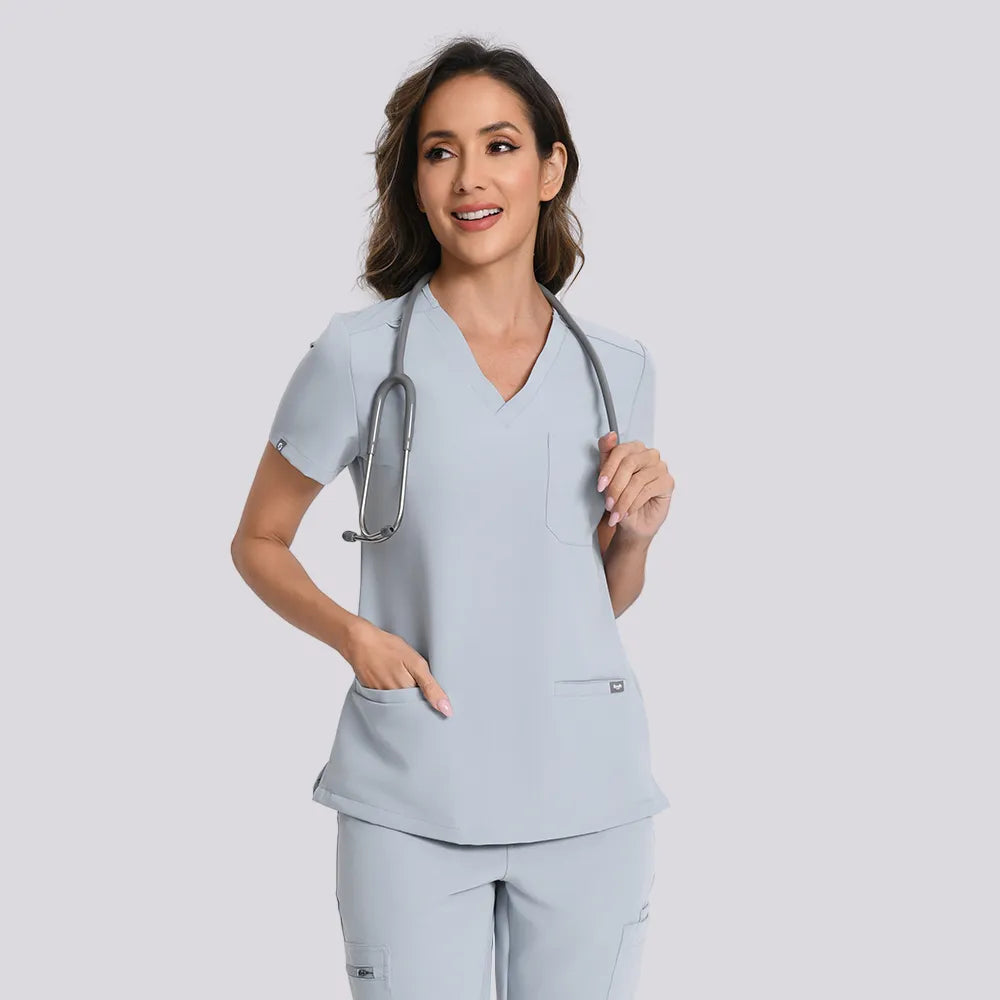 Blusas médicas esenciales de tres bolsillos KungfuScrubs