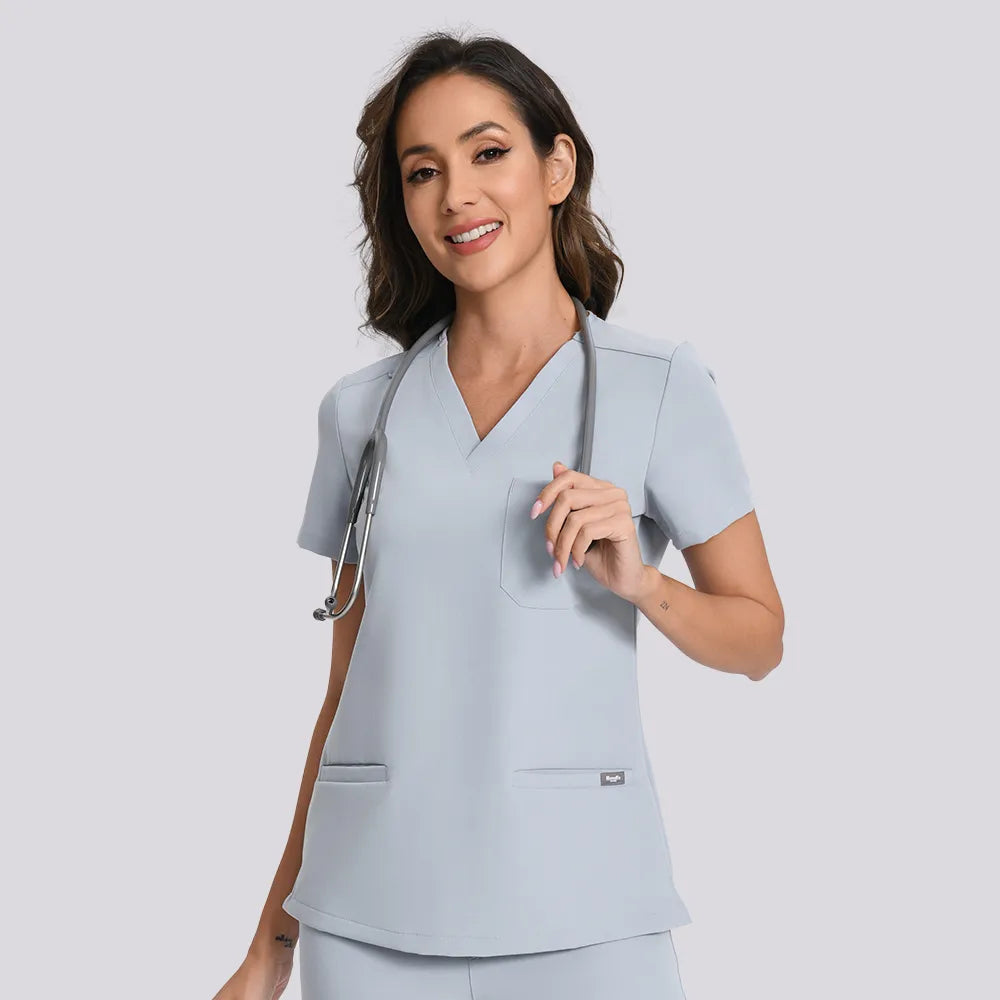 Blusas médicas esenciales de tres bolsillos KungfuScrubs