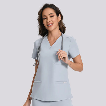 Blusas médicas esenciales de tres bolsillos KungfuScrubs