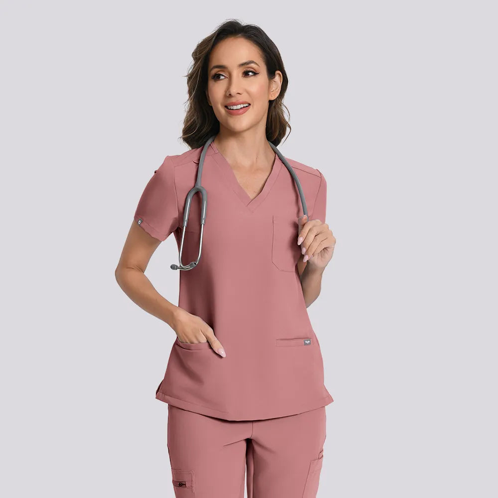 Blusas médicas esenciales de tres bolsillos KungfuScrubs