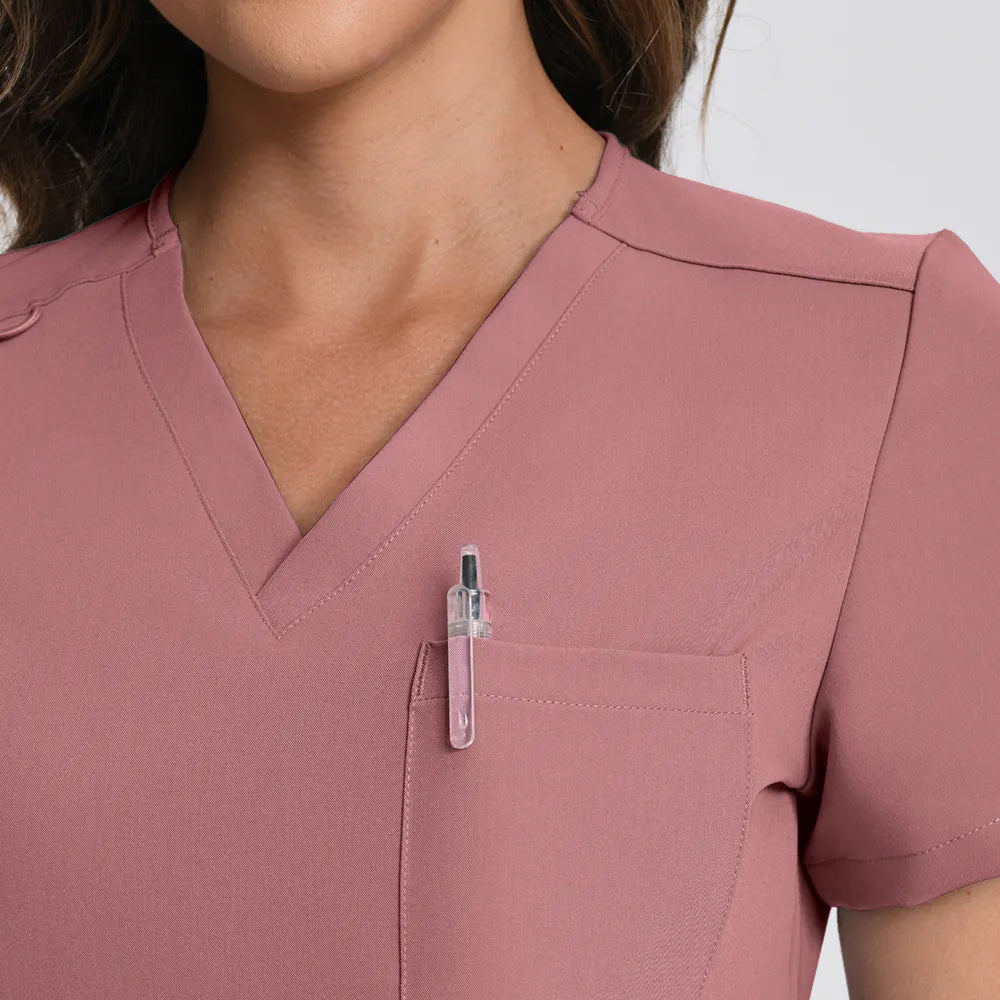Blusas médicas esenciales de tres bolsillos KungfuScrubs