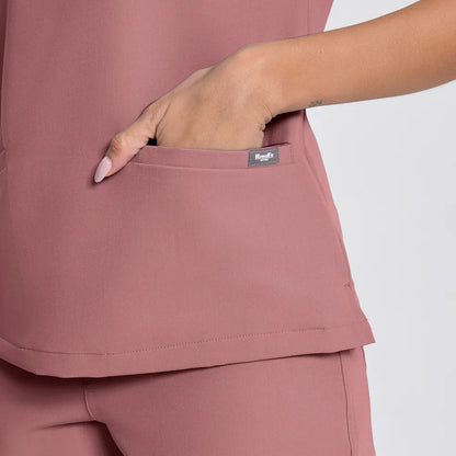 Blusas médicas esenciales de tres bolsillos KungfuScrubs