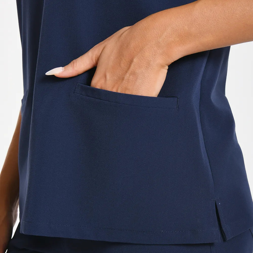 Blusas médicas esenciales de tres bolsillos KungfuScrubs