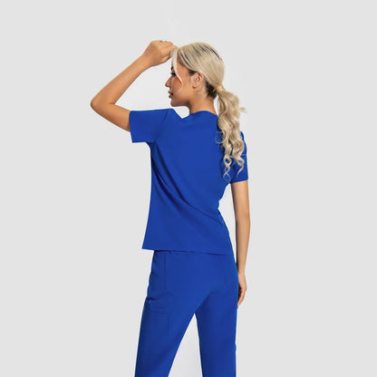 Blusas médicas esenciales de tres bolsillos KungfuScrubs